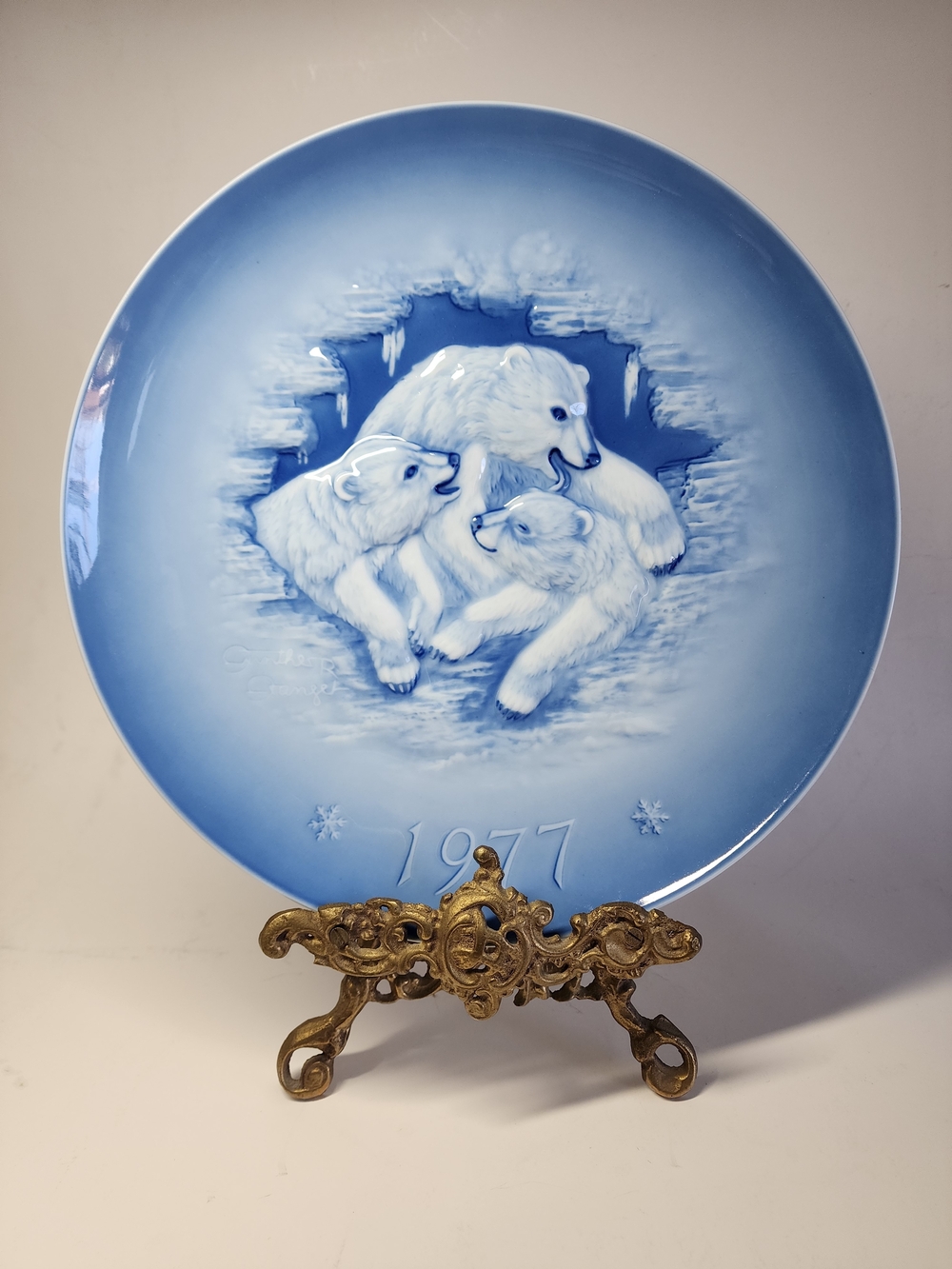 Hutschenreuther Lion Brand 1977 Warm Winter Night Guard Hand-Painted Plate